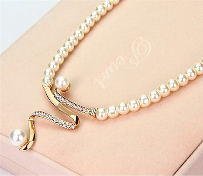 Kaelira™ – ELEGANT PEARL NECKLACE SET