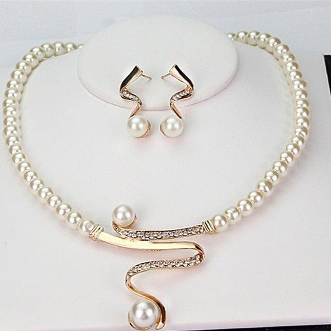Kaelira™ – ELEGANT PEARL NECKLACE SET